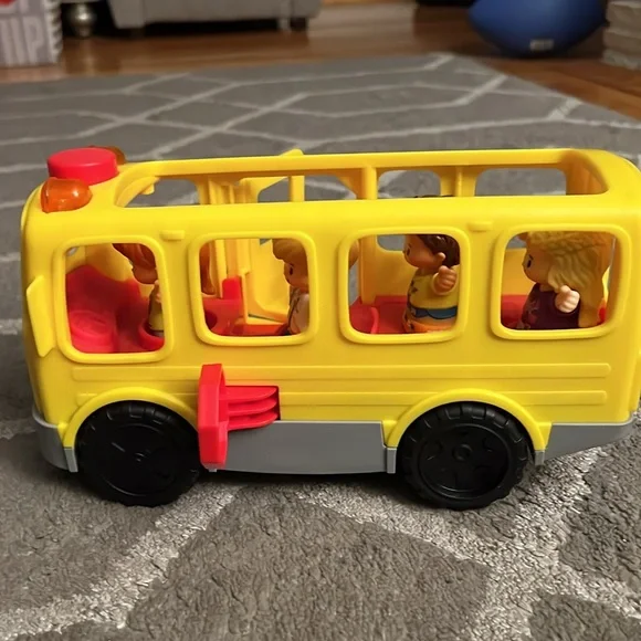 Fisher Price Little People School Bus and Firetruck with 6 figures - Picture 9 of 12